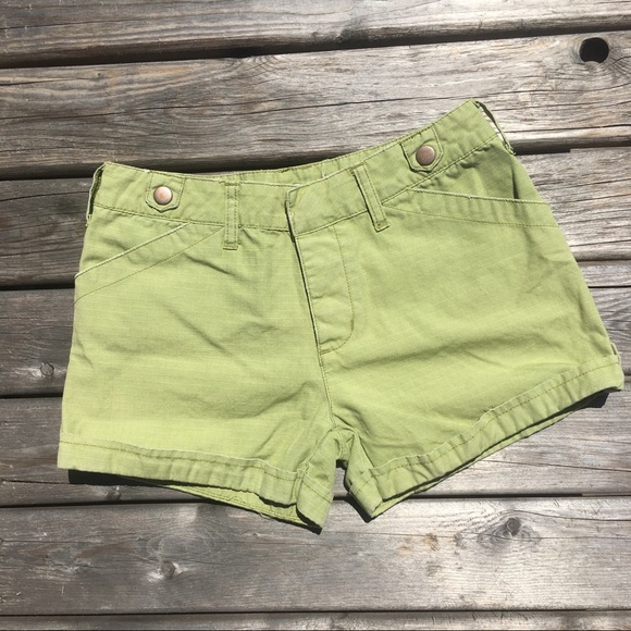 Da-Nang Button Shorts - Picture 2 of 6